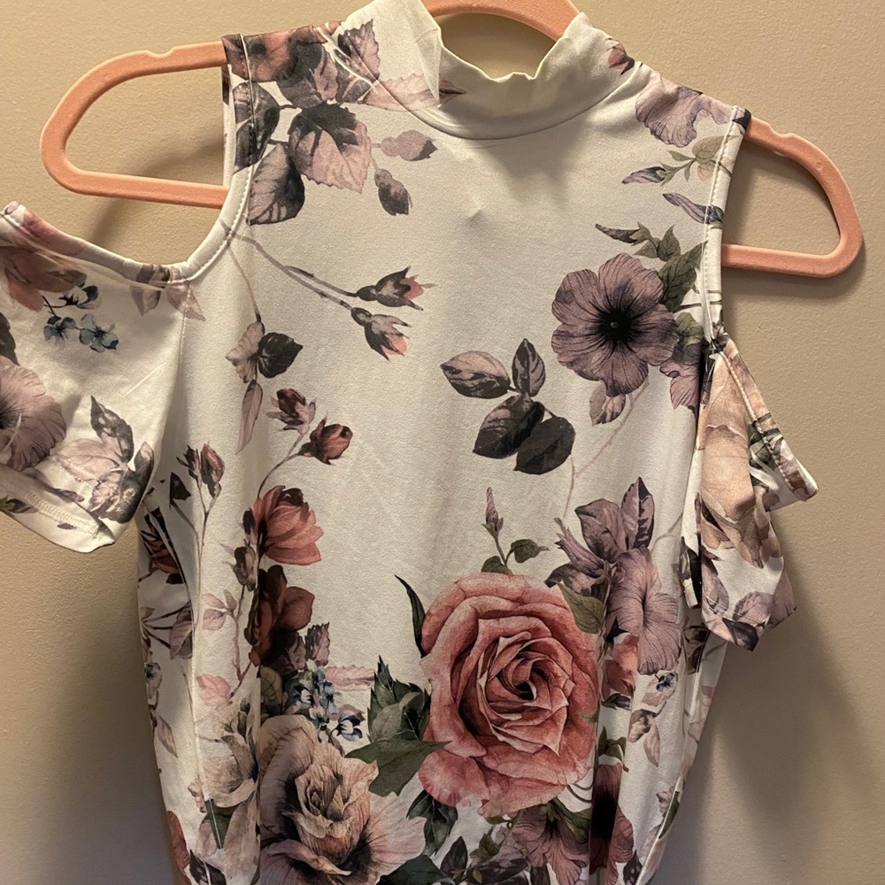 Flowered neck shirt